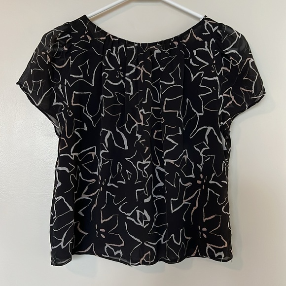 Aritzia silk short sleeve blouse - Picture 4 of 4
